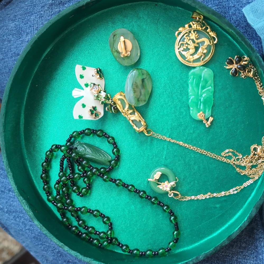 Elegant Green and Gold Jewelry Set